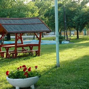 https://szegedi-partfurdo-kemping-es-apartman.szeged-hotels.com
